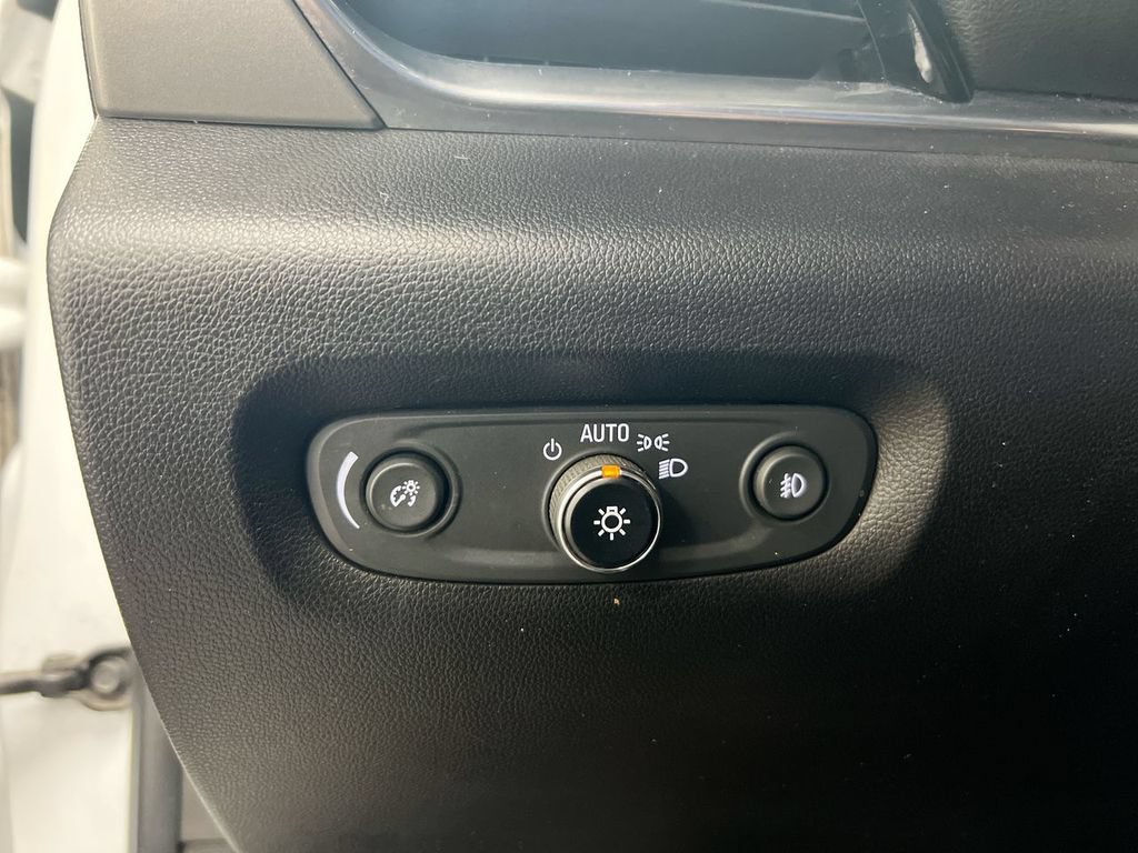 Used 2020 Chevrolet Traverse LT w/ LPO, Floor Liner Package FWD image 17