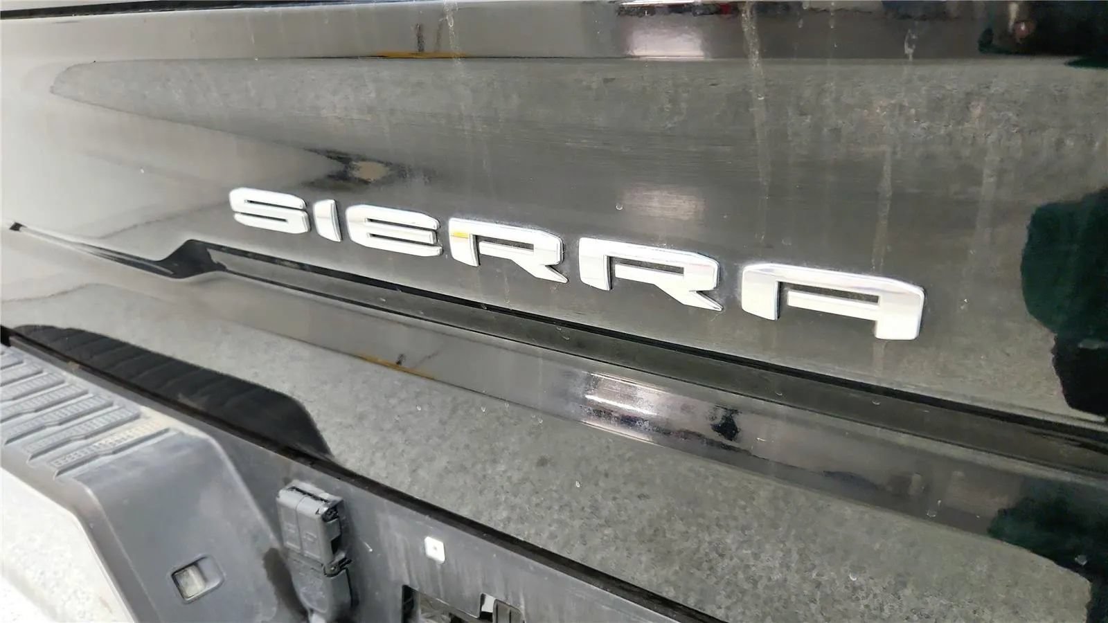 Used 2023 GMC Sierra 1500 SLT w/ SLT Premium Plus Package AWD/4WD image 18