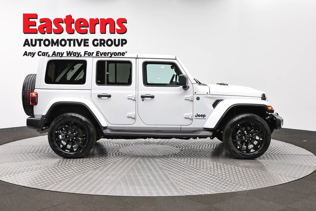 Used 2025 Jeep Wrangler Unlimited Sahara image 4