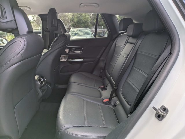 Used 2023 Mercedes-Benz GLC 300 w/ Exclusive Trim Package image 18