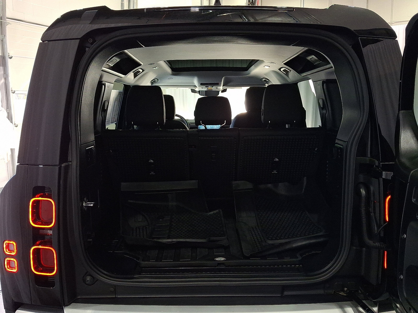 Certified 2025 Land Rover Defender 110 S image 27