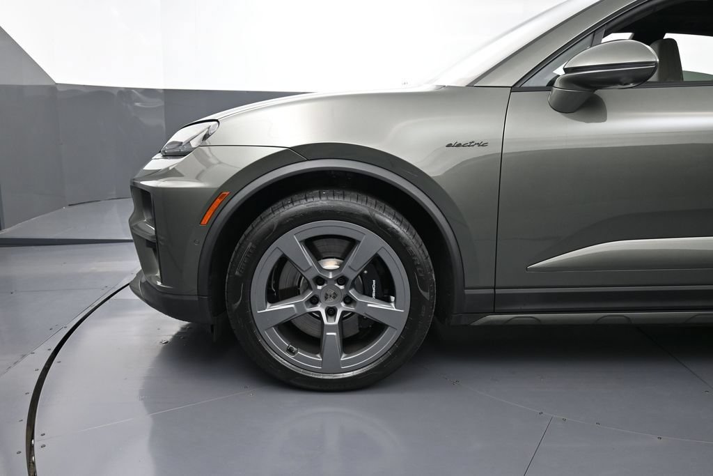Certified 2025 Porsche Macan Turbo Electric AWD/4WD image 12