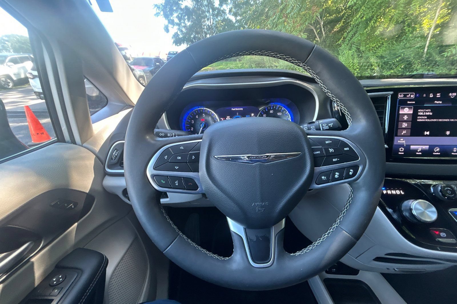 Used 2024 Chrysler Pacifica Touring-L FWD image 23
