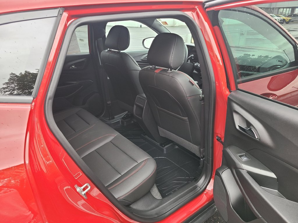 Used 2026 Chevrolet Trax RS w/ Sunroof Package FWD image 15