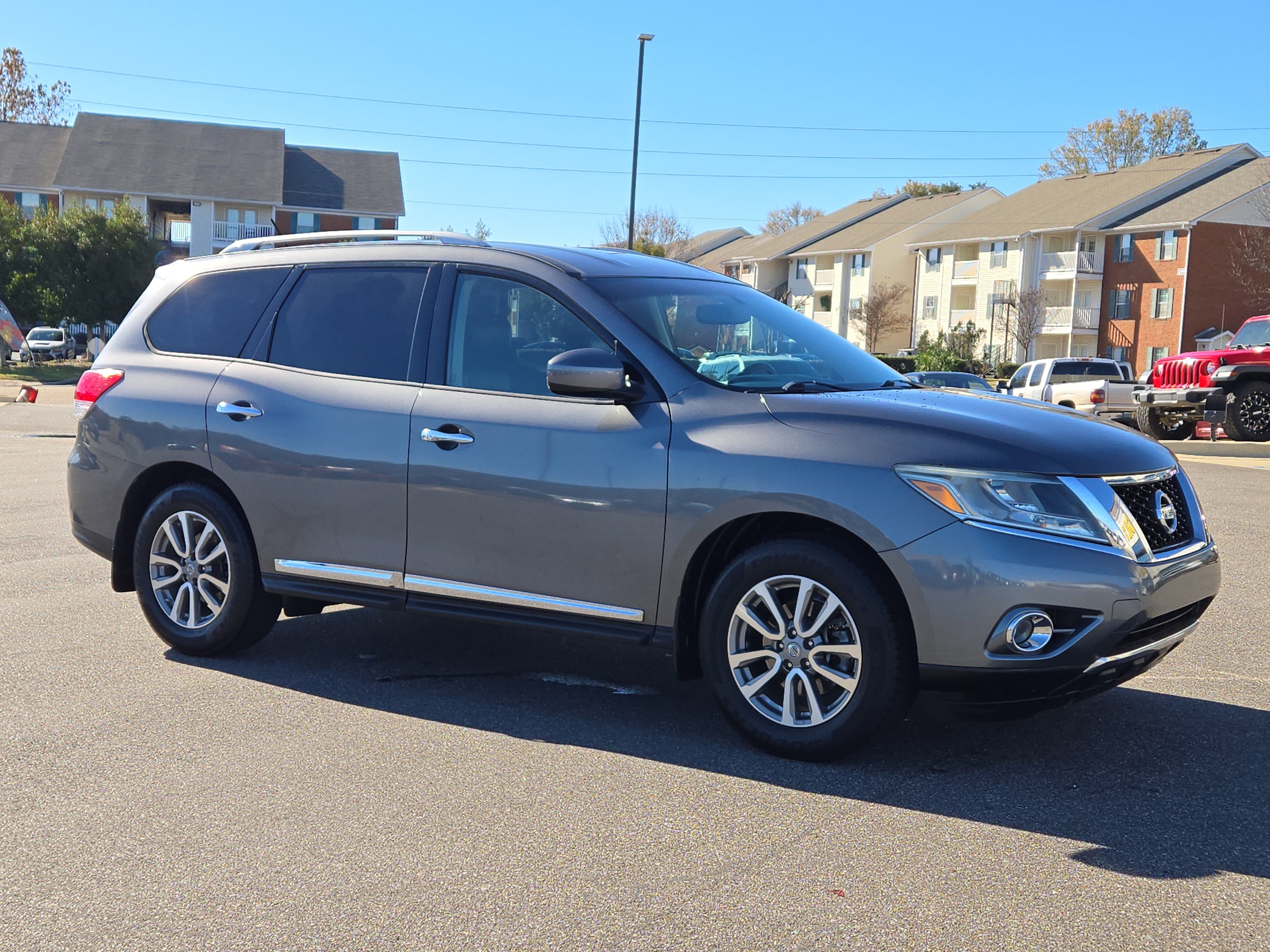 Used 2015 Nissan Pathfinder SL image 4