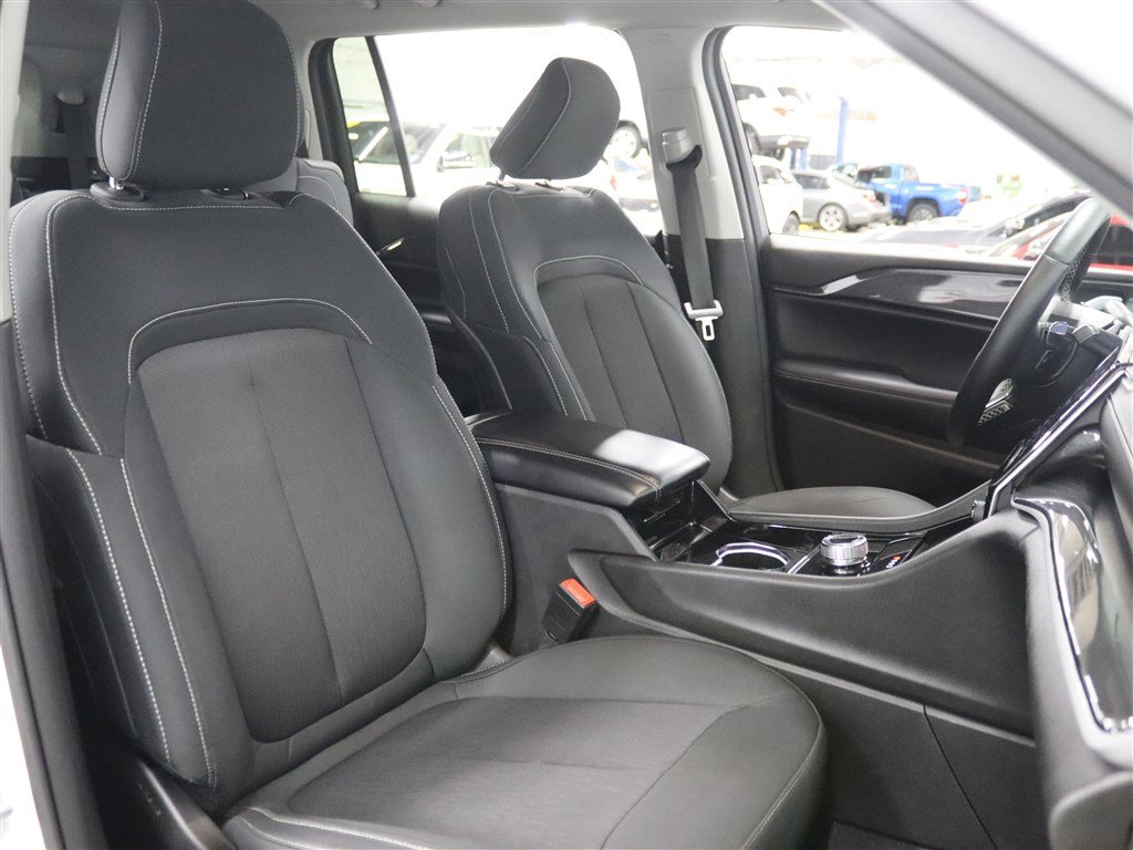 Used 2022 Jeep Grand Cherokee L Laredo w/ Luxury Tech Group I AWD/4WD image 16