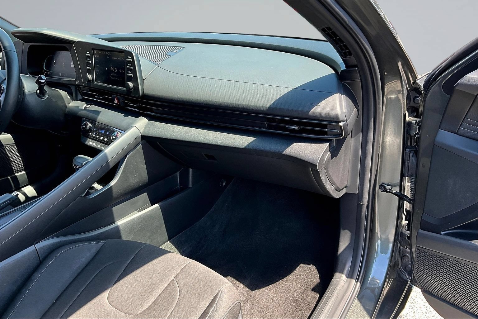 Used 2025 Hyundai Elantra Sport FWD image 27