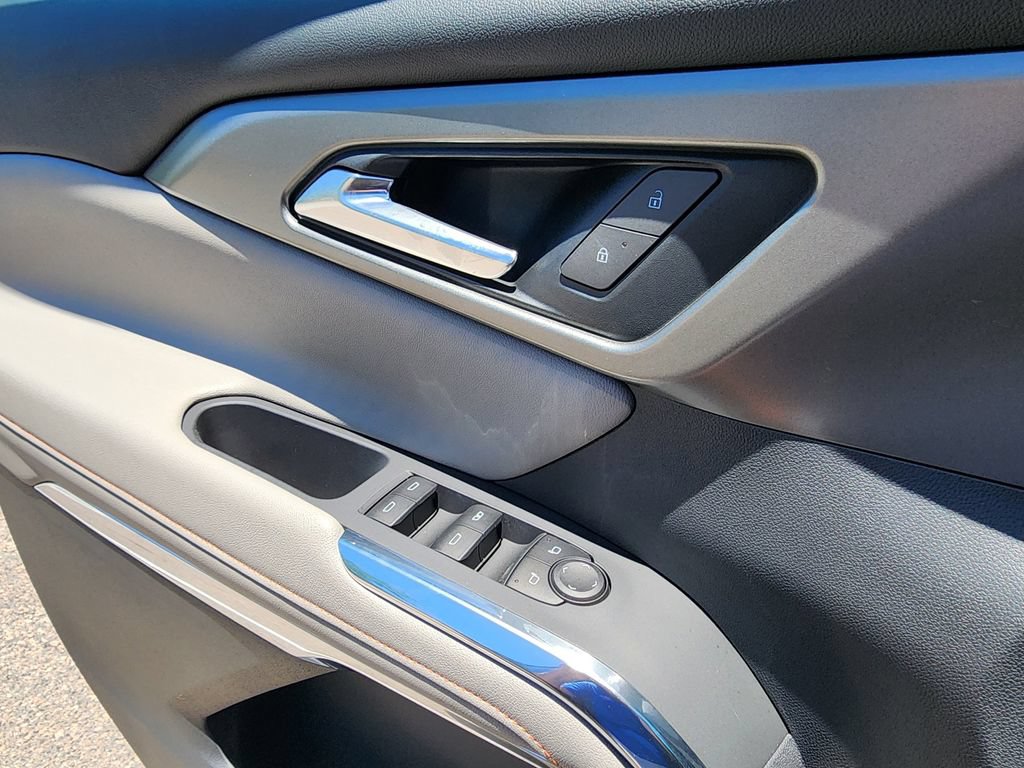 New 2025 Chevrolet Traverse LT FWD image 12