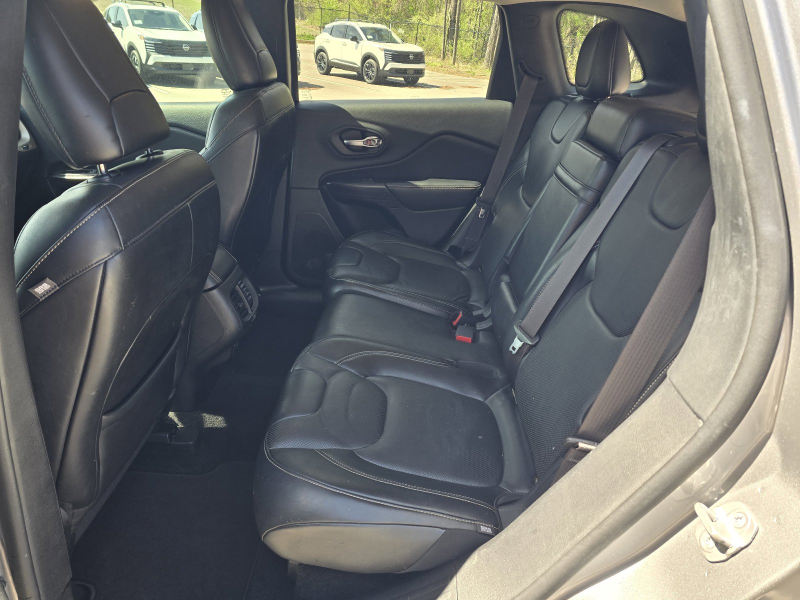 Used 2014 Jeep Cherokee Limited w/ Luxury Group FWD image 10