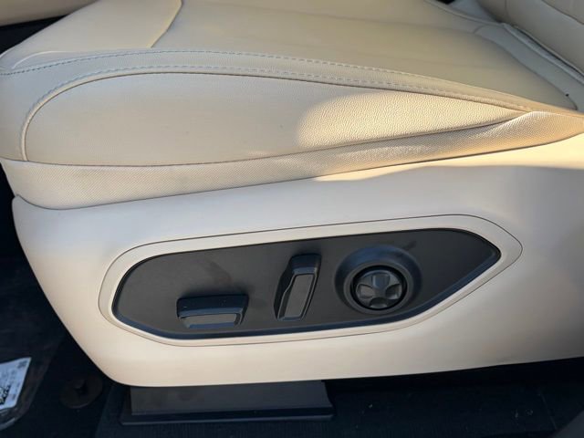 New 2026 Jeep Grand Cherokee Limited w/ Limited Altitude Package AWD/4WD image 17