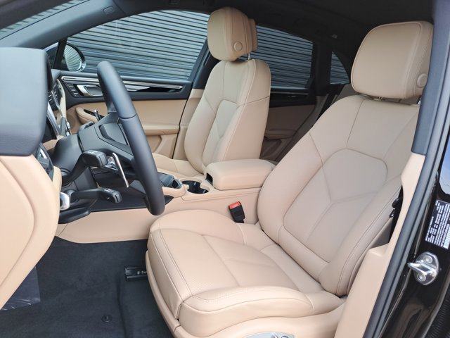 New 2026 Porsche Macan image 5