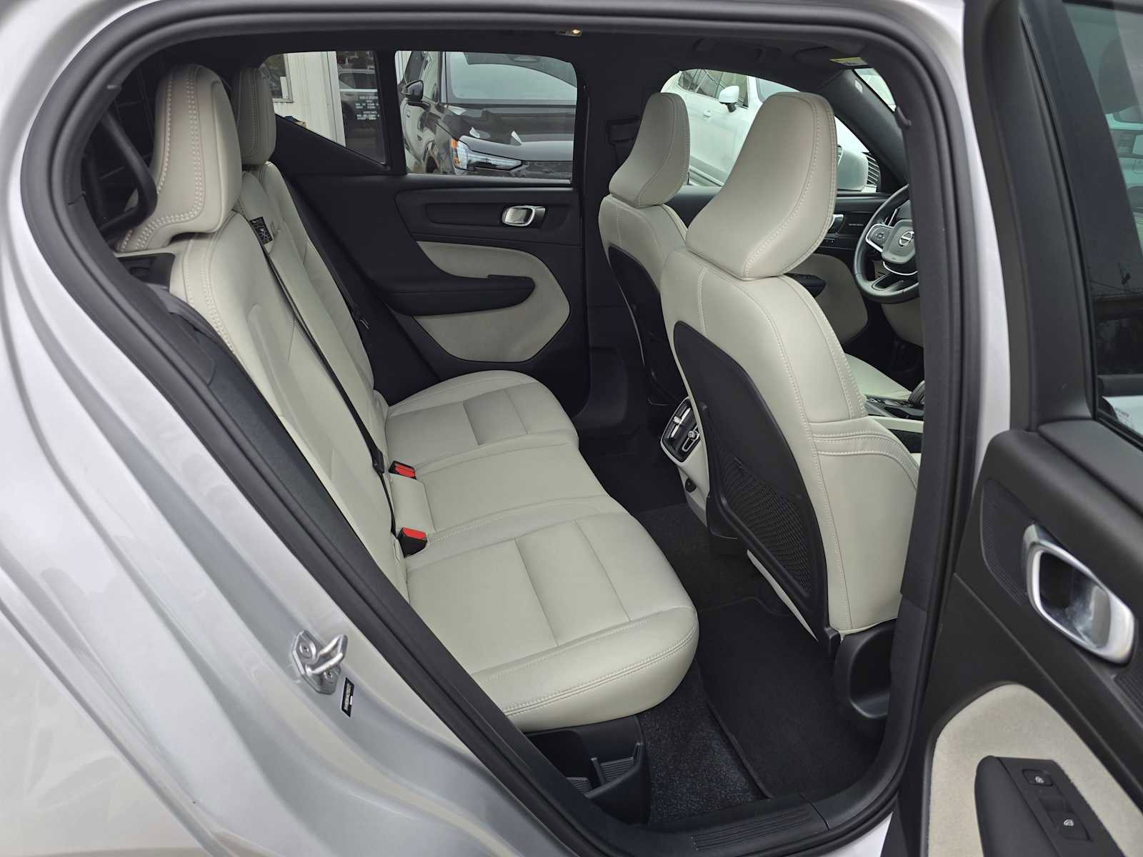 Used 2019 Volvo XC40 T5 Momentum image 12