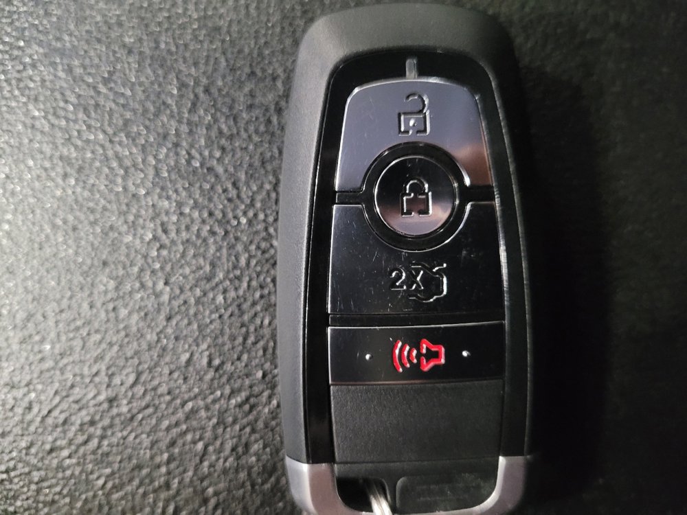 Used 2017 Ford Fusion SE w/ Fusion SE Technology Package FWD image 32