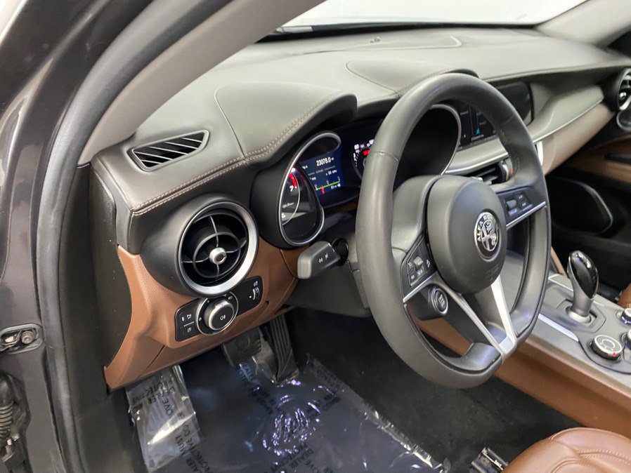 Used 2019 Alfa Romeo Stelvio Ti AWD/4WD image 32