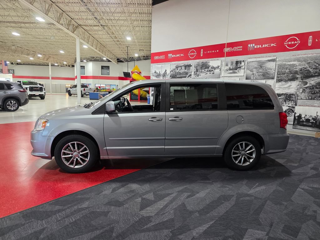 Used 2016 Dodge Grand Caravan SE FWD image 7