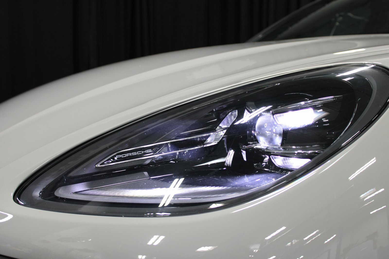 Used 2025 Porsche Macan image 14