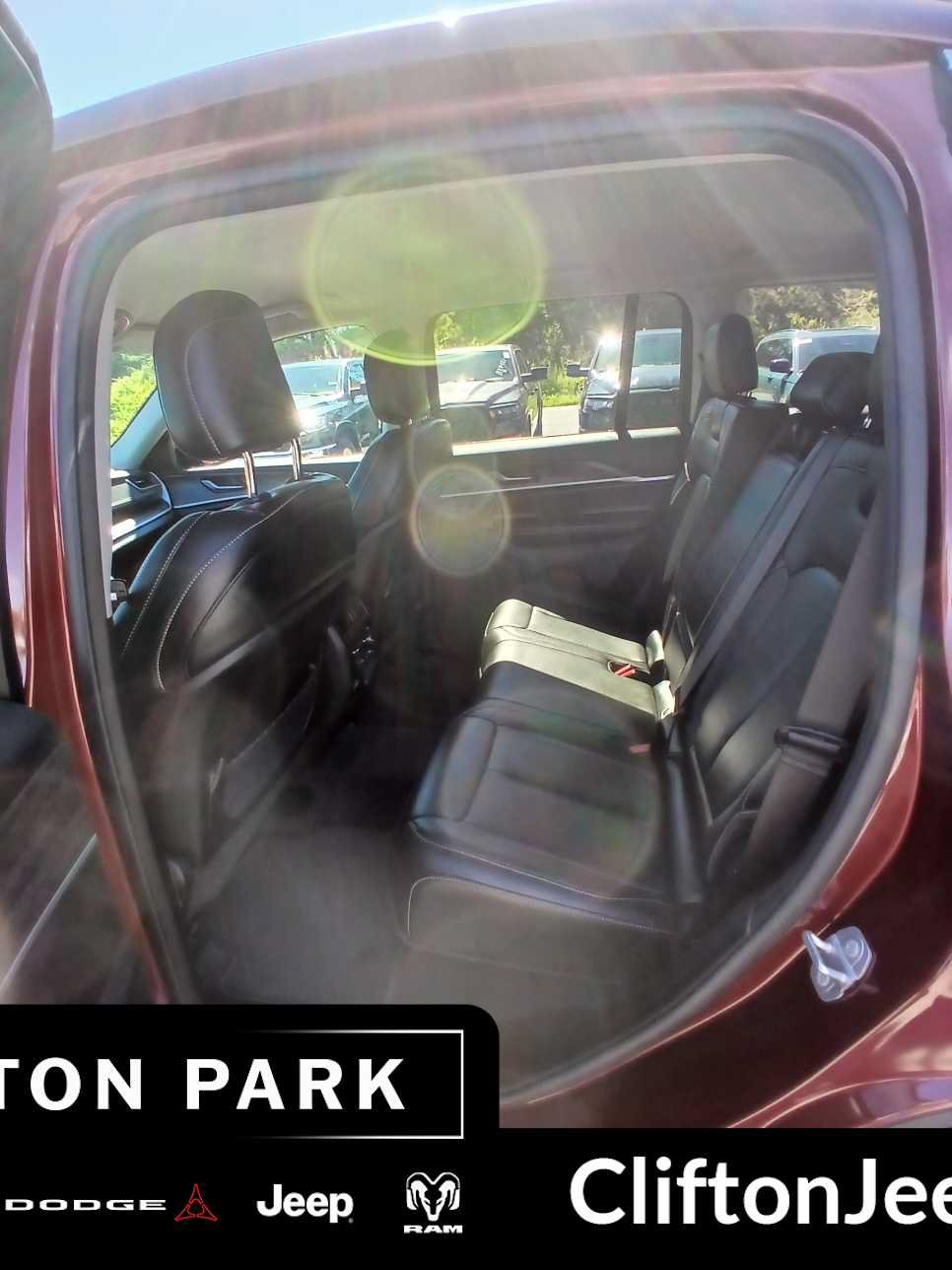 Certified 2023 Jeep Grand Cherokee Limited AWD/4WD image 13