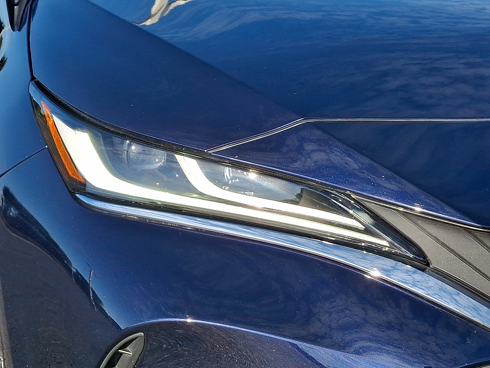 Used 2024 Toyota Venza XLE image 9