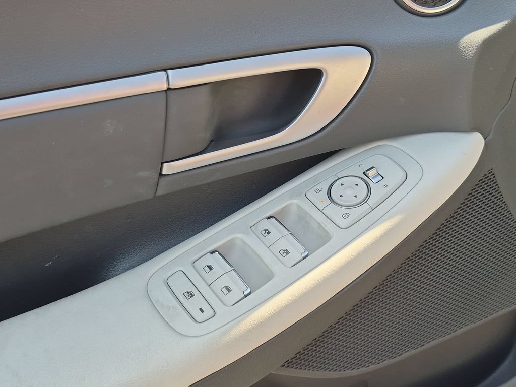 Used 2025 Hyundai Sonata SEL FWD image 13
