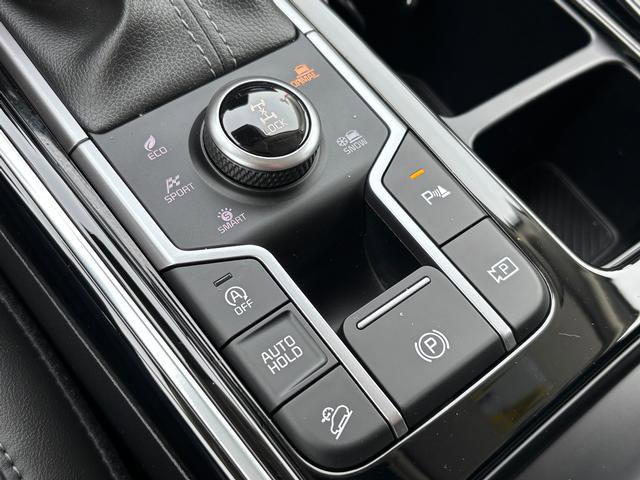 Certified 2025 Kia Sorento SX image 29