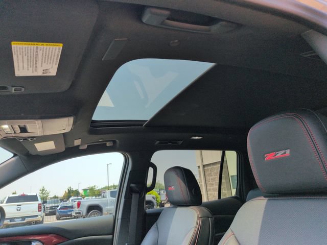 Used 2025 Chevrolet Traverse Z71 w/ Enhanced Driving Package AWD/4WD image 22