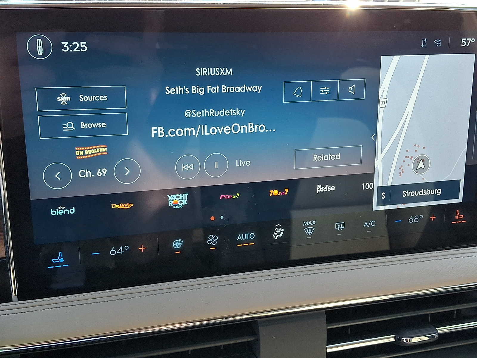 Used 2025 Lincoln Corsair Reserve image 16