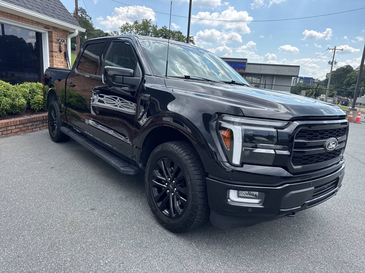 Used 2024 Ford F150 Lariat w/ Equipment Group 502A High AWD/4WD image 9