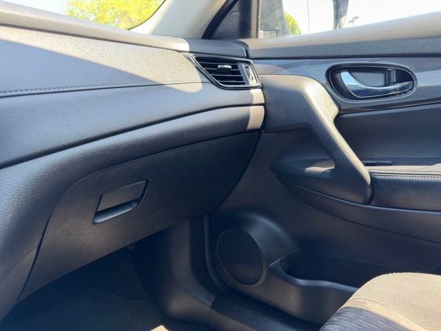 Used 2020 Nissan Rogue SV w/ Premium Package FWD image 23