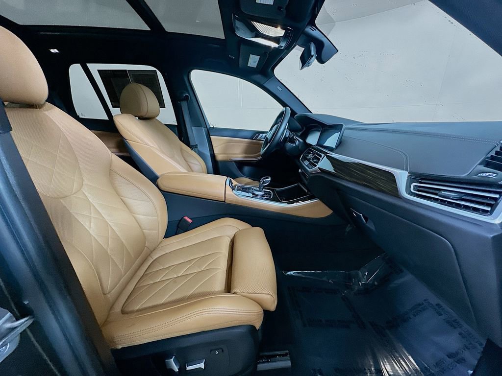 Used 2023 BMW X5 xDrive40i w/ M Sport Package image 11