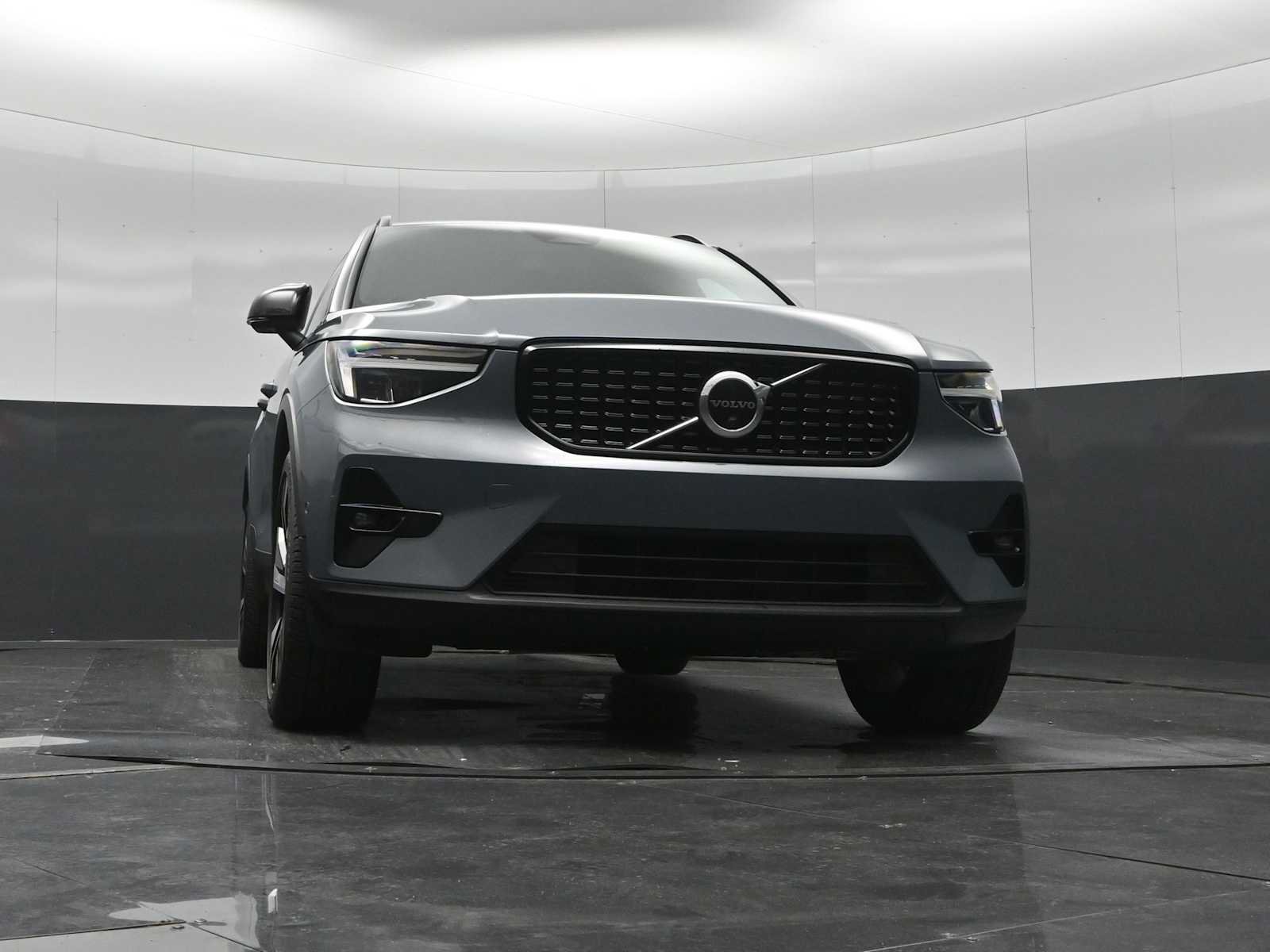 Used 2023 Volvo XC40 B5 Plus w/ Driver Assist Package AWD/4WD image 40
