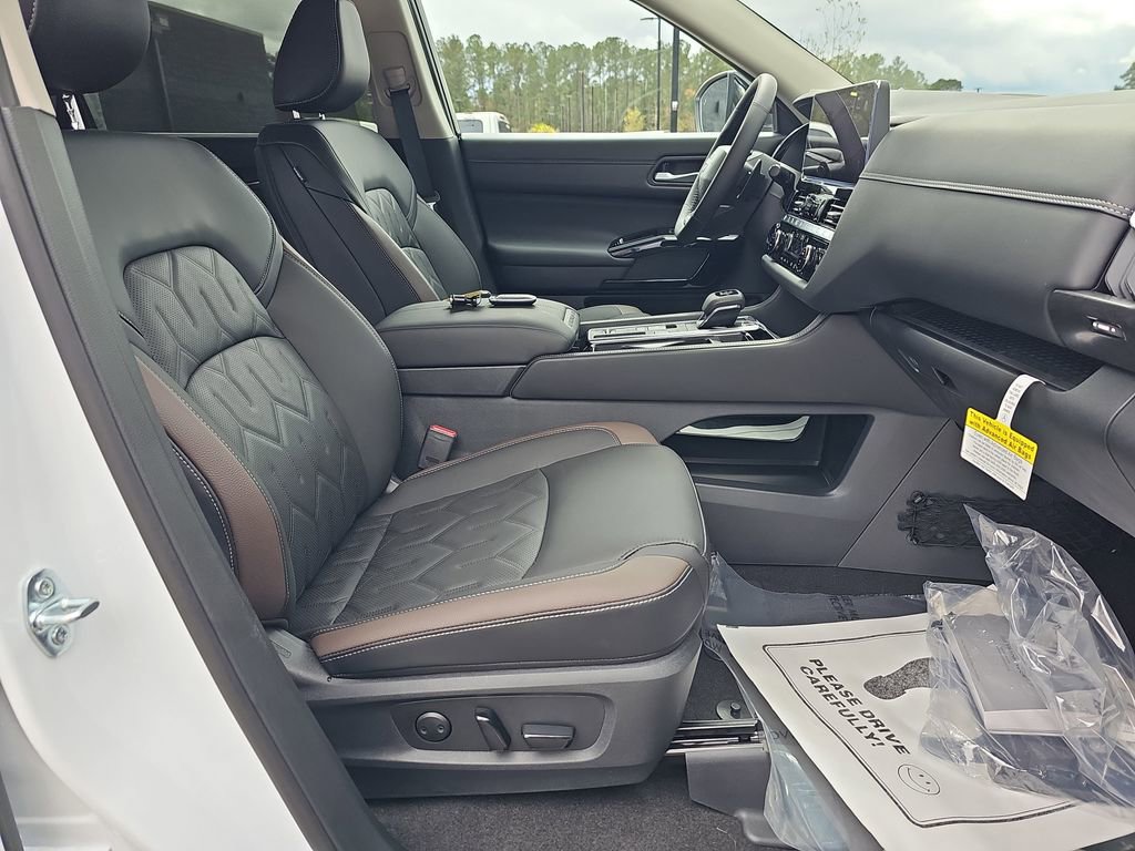 New 2026 Nissan Pathfinder Platinum w/ Cargo Package image 13