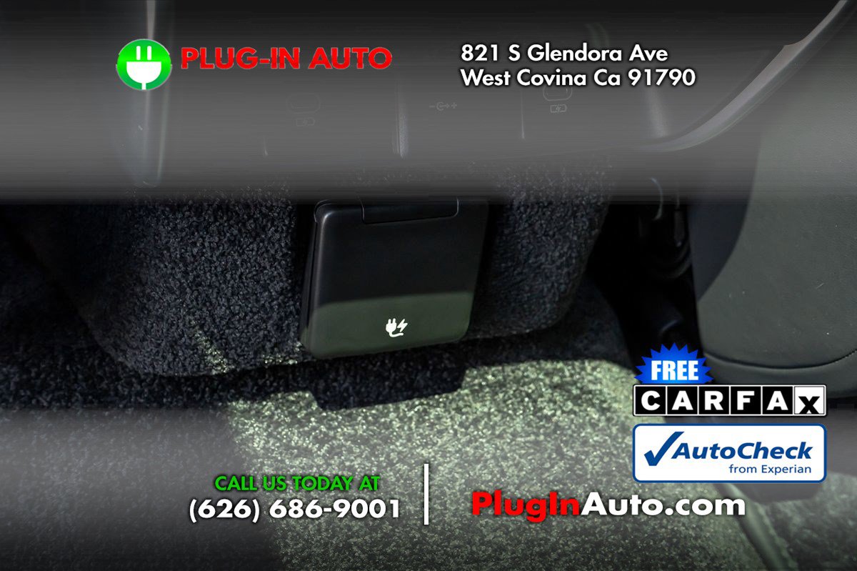 Used 2025 Land Rover Range Rover SV image 14