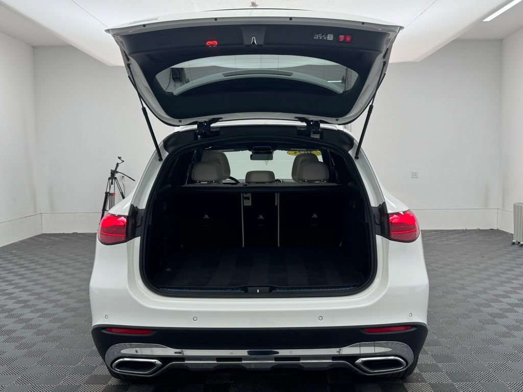 Used 2025 Mercedes-Benz GLC 300 4MATIC image 10