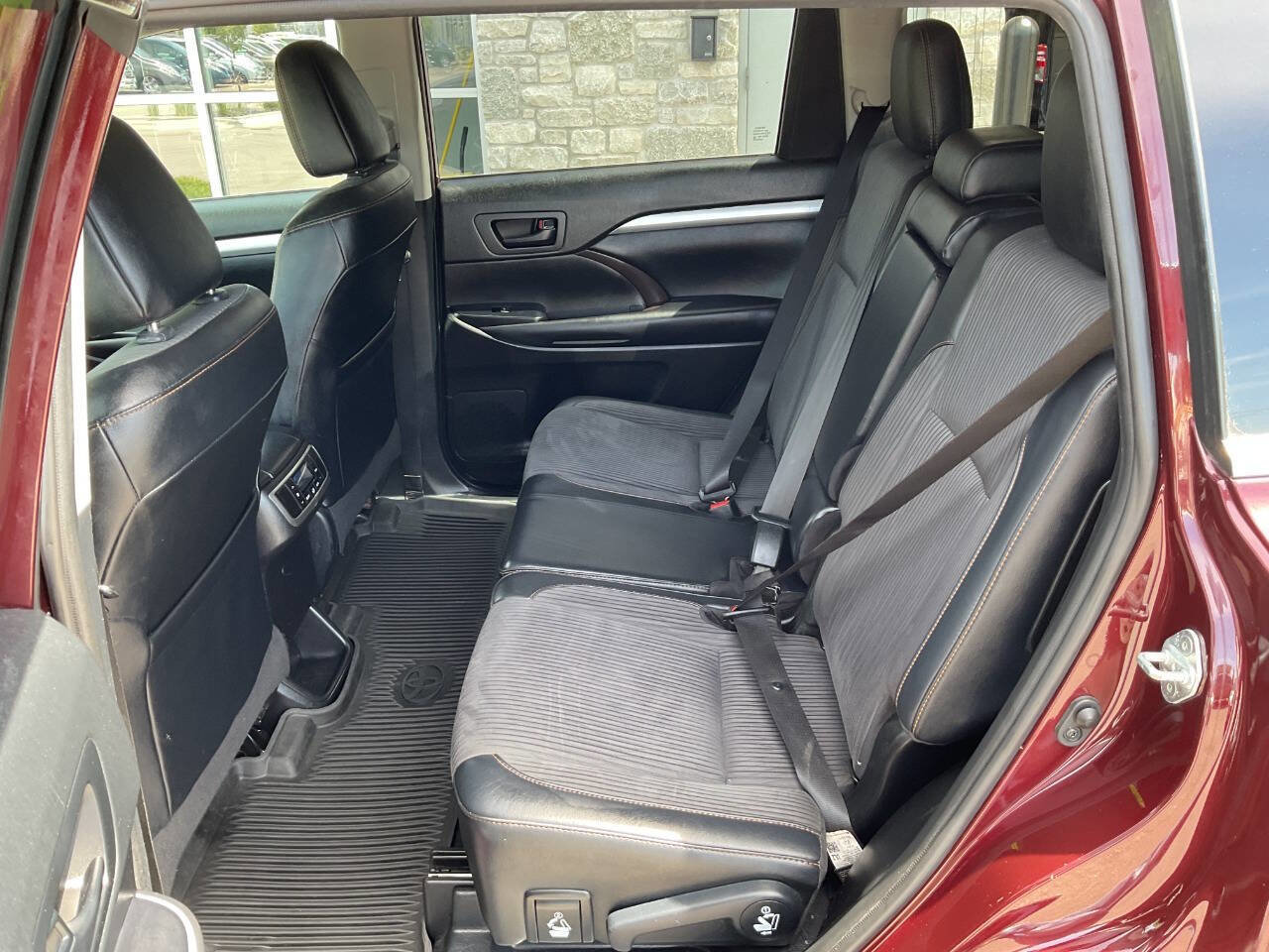 Used 2019 Toyota Highlander Plus AWD/4WD image 26