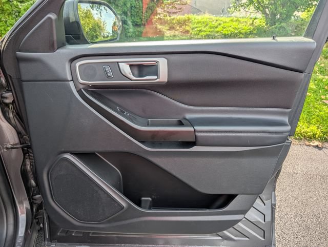 Used 2020 Ford Explorer XLT AWD/4WD image 34