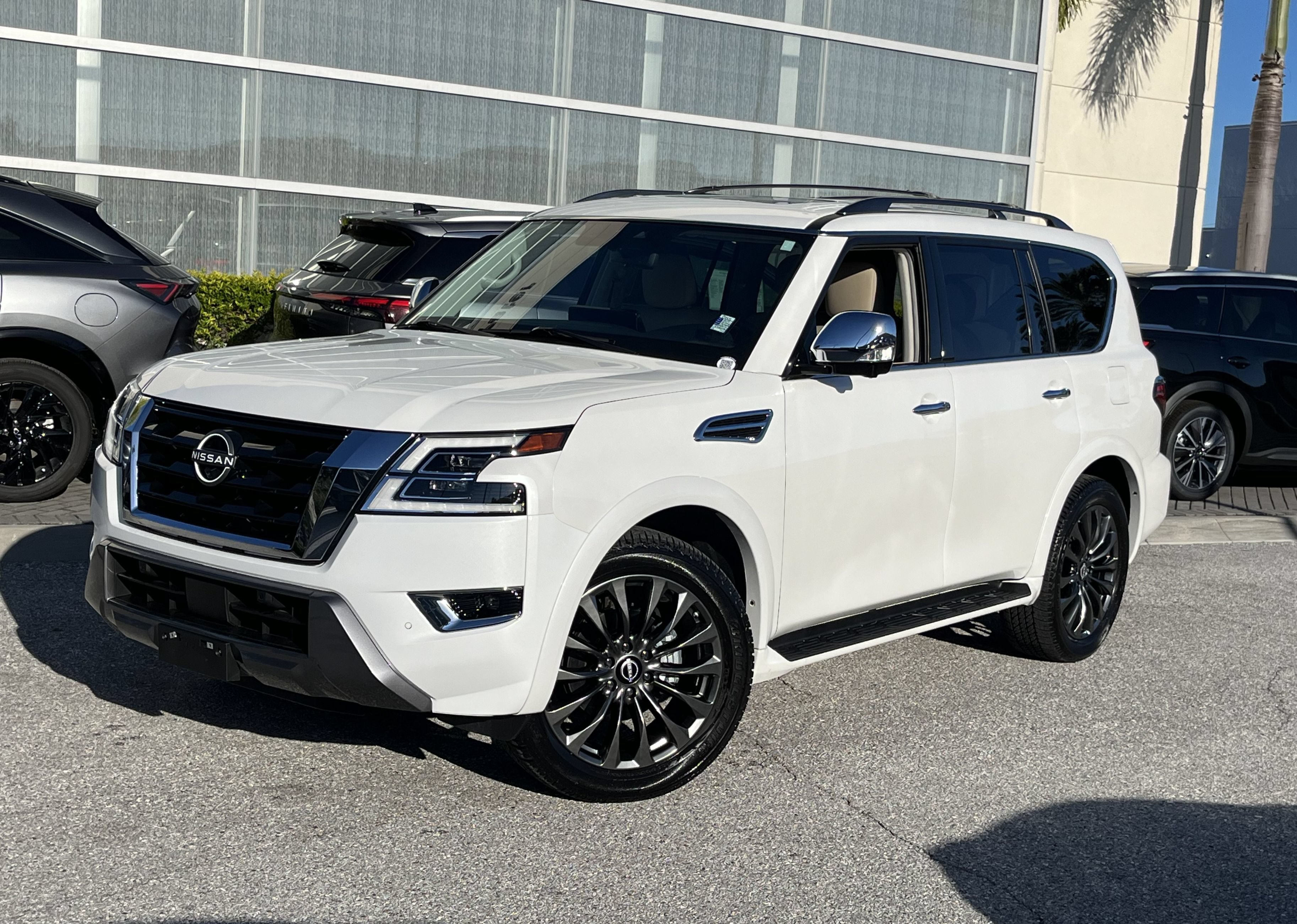 Used 2024 Nissan Armada Platinum w/ Captain's Chairs Package RWD image 1