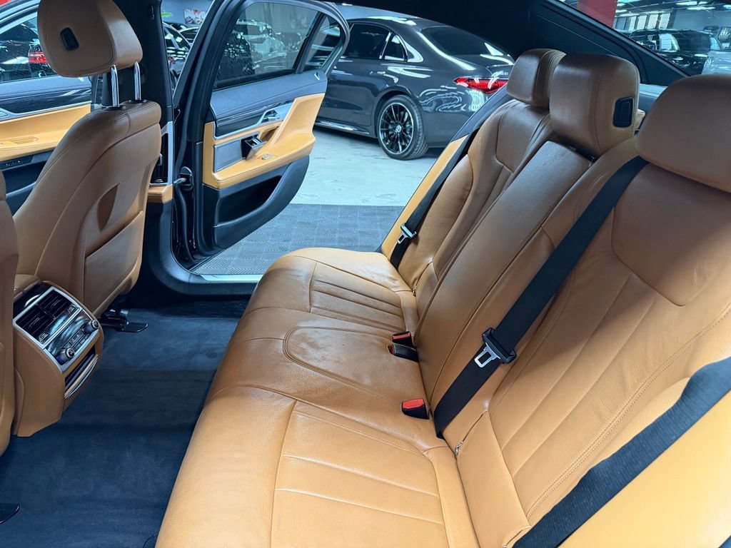 Used 2019 BMW 740i w/ M Sport Package RWD image 39