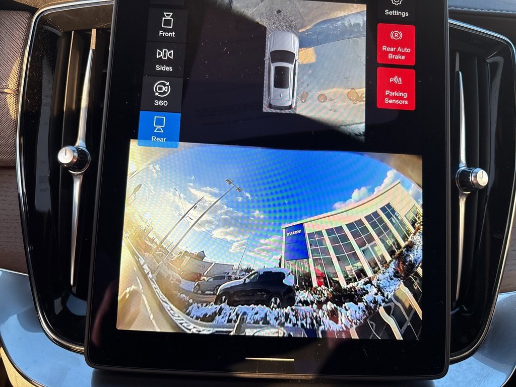 Certified 2025 Volvo XC90 B6 Plus image 29