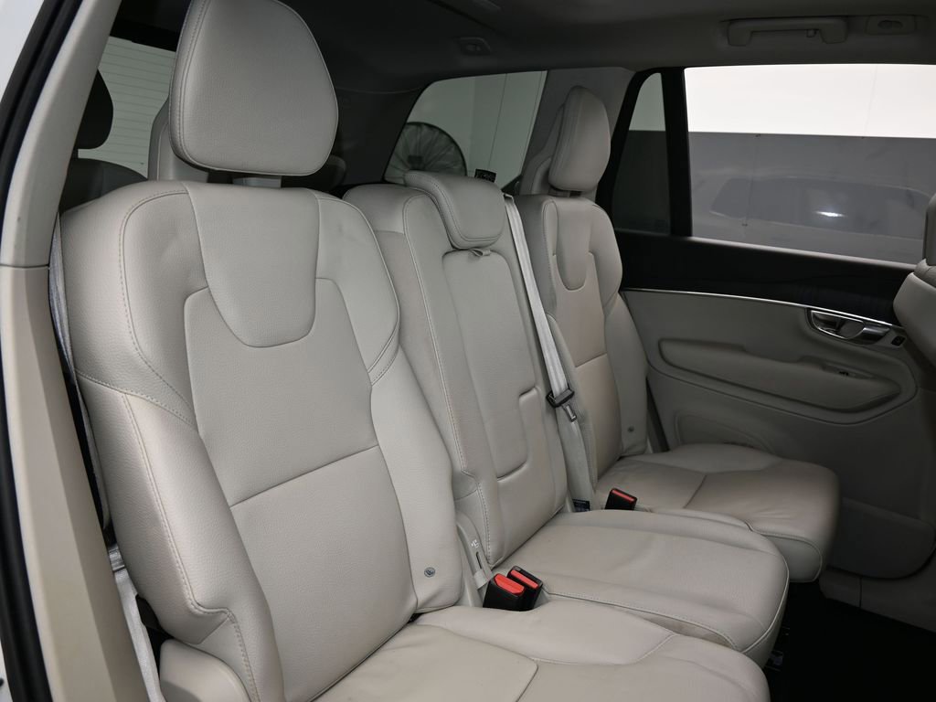 Used 2020 Volvo XC90 T5 Momentum w/ Protection Package Premier image 40