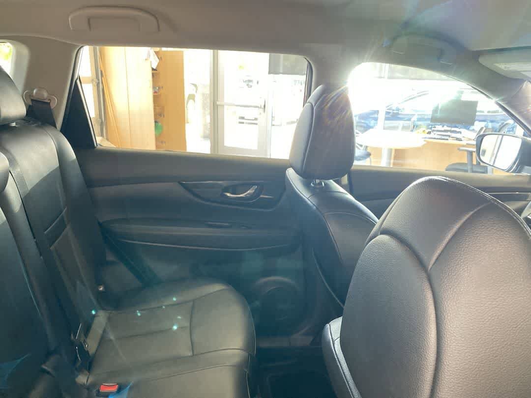 Used 2017 Nissan Rogue SL AWD/4WD image 12