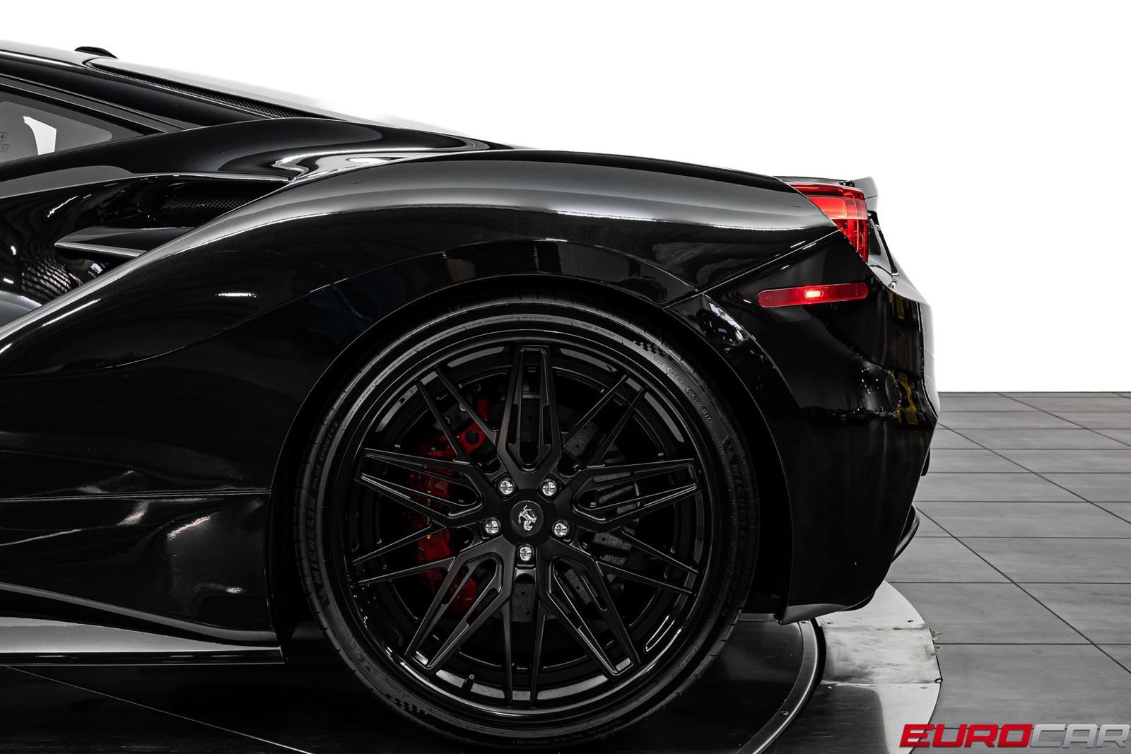Used 2019 Ferrari 488 GTB RWD image 17