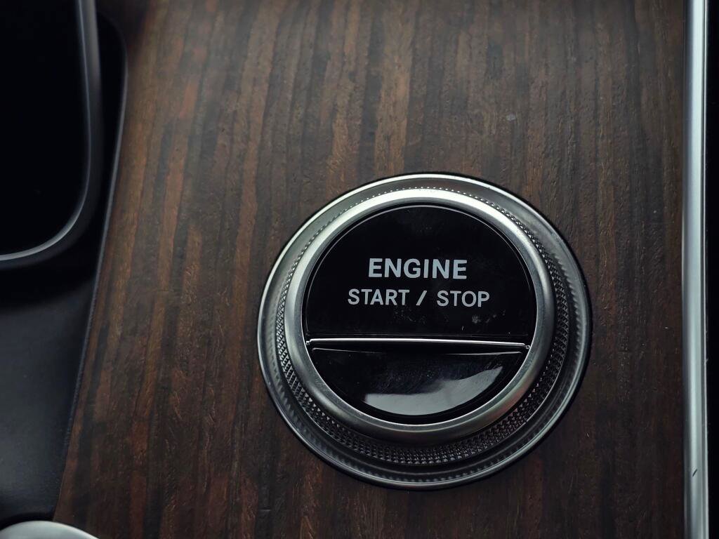 Used 2025 Mercedes-Benz GLC 350e 4MATIC image 42