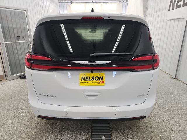 New 2026 Chrysler Pacifica Select AWD/4WD image 8