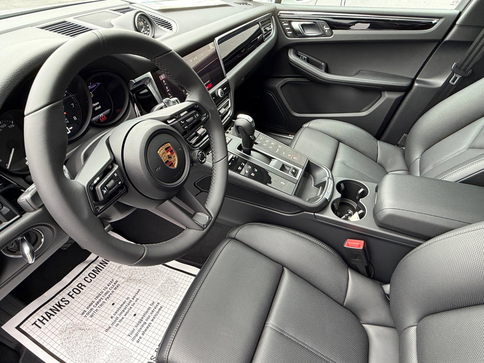 New 2026 Porsche Macan AWD/4WD image 4