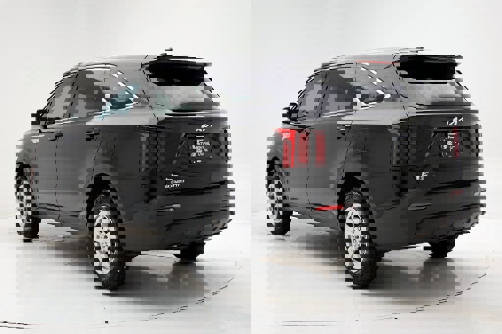 Used 2023 Kia Sorento LX image 7