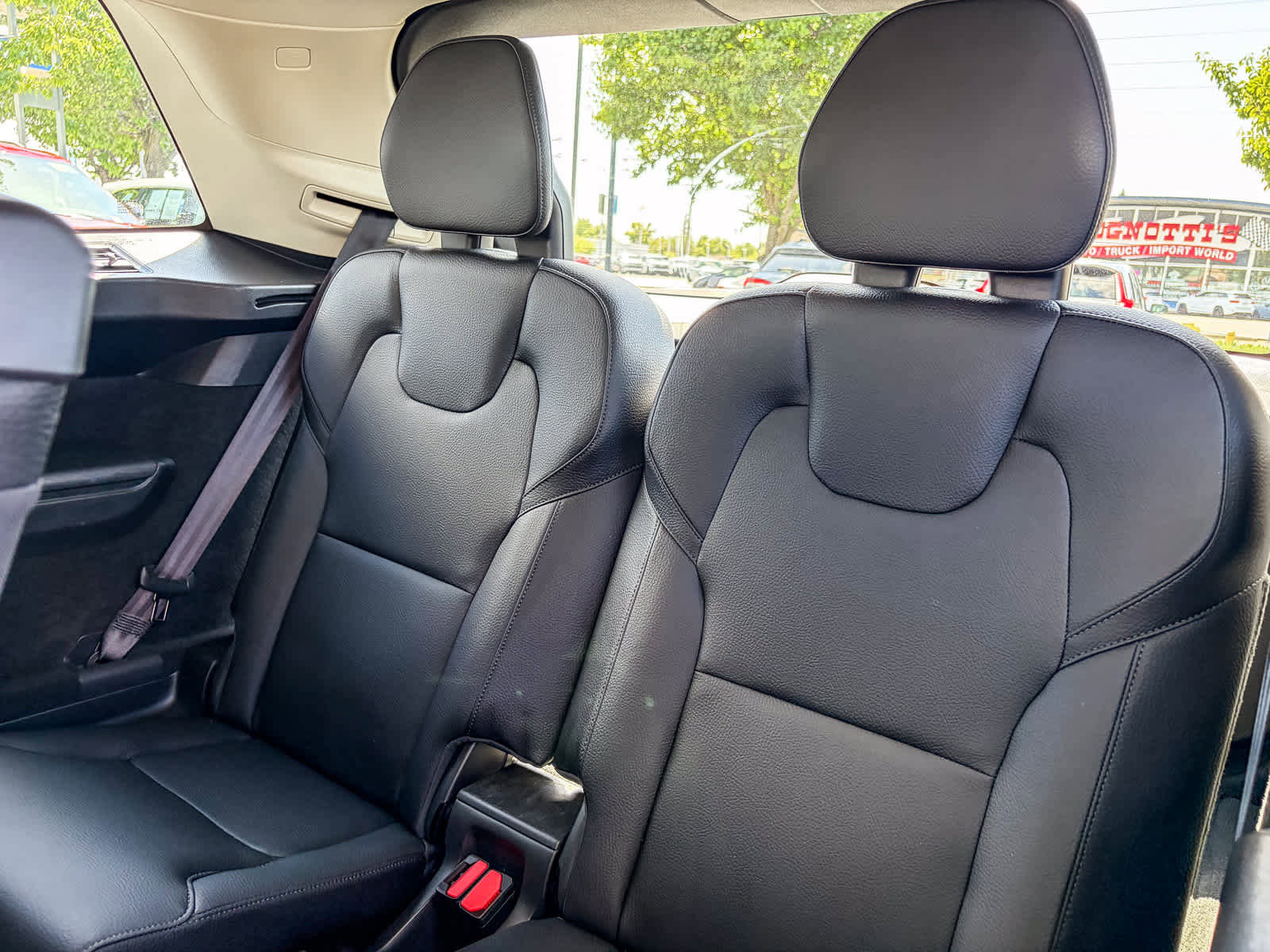 Used 2020 Volvo XC90 T6 Momentum AWD/4WD image 18