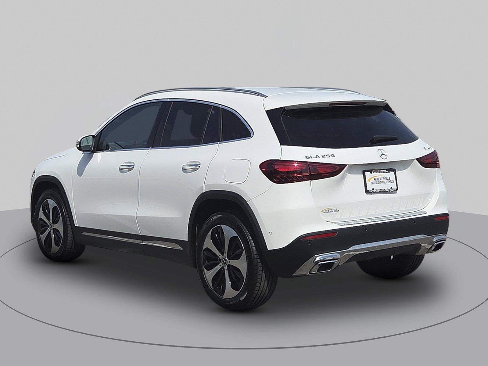 Used 2025 Mercedes-Benz GLA 250 4MATIC image 5