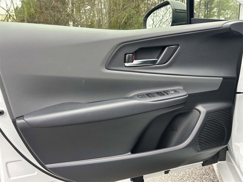 Used 2025 Toyota Prius XLE image 16