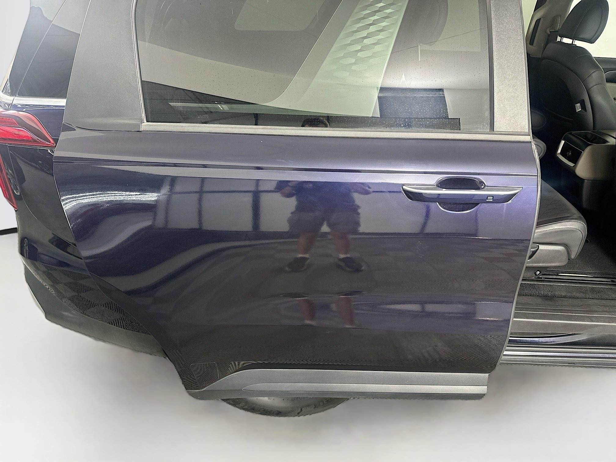 Used 2025 Kia Carnival FWD image 29