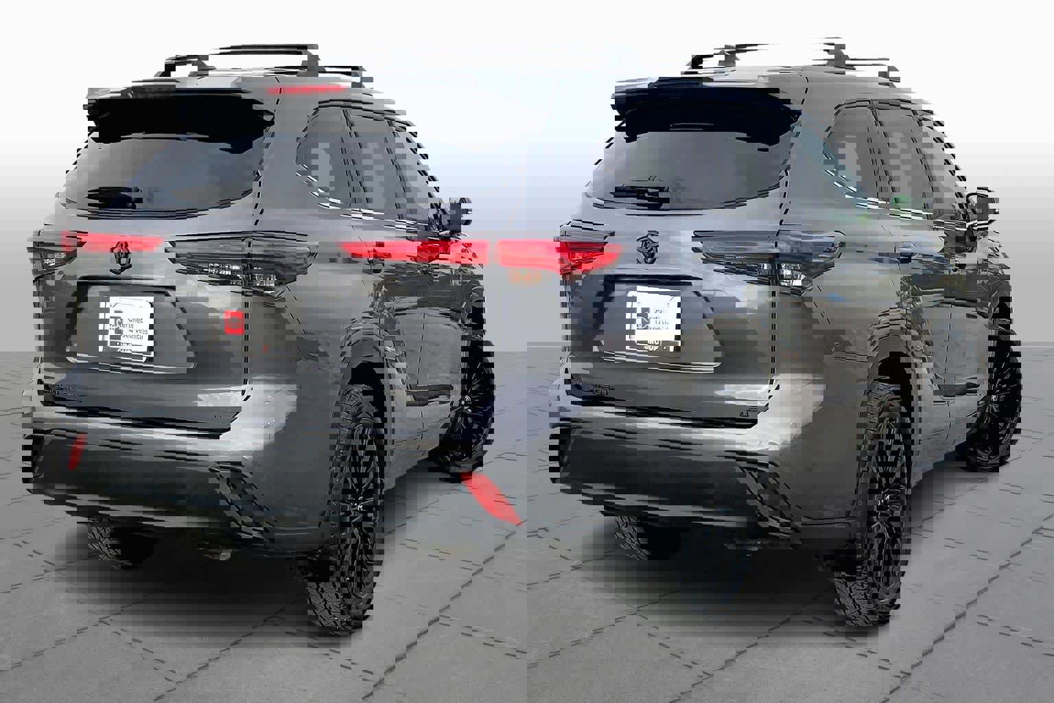 Used 2023 Toyota Highlander LE image 12